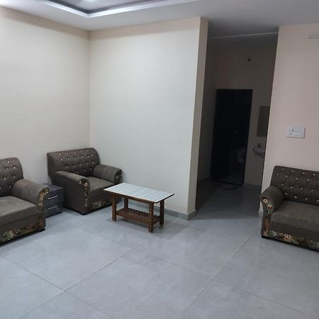 Shiv Shakti Homestay Удджайн Экстерьер фото