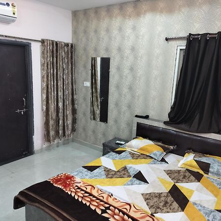 Shiv Shakti Homestay Удджайн Экстерьер фото